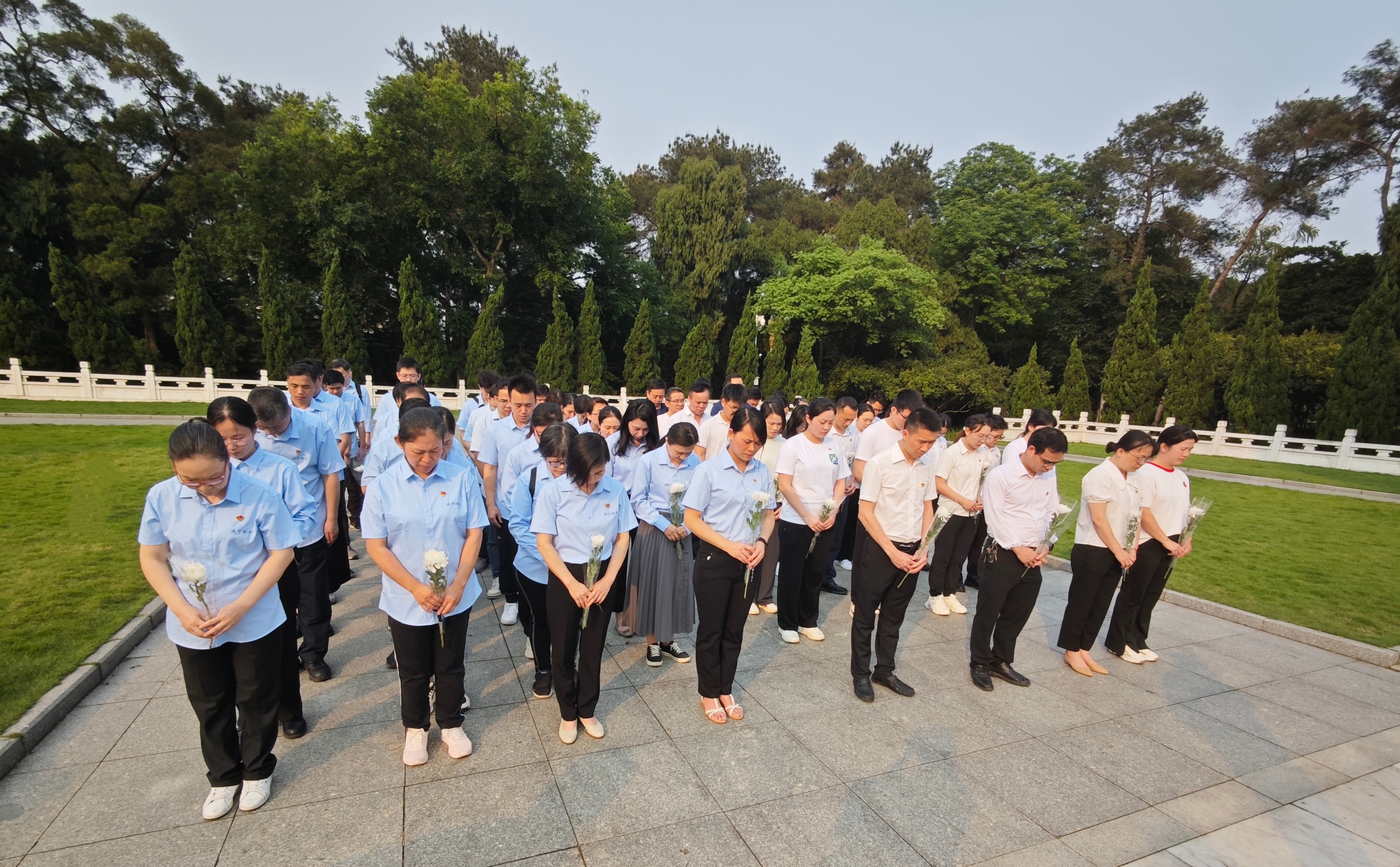 市排水公司黨總支、南寧建康環(huán)保公司黨支部 聯(lián)合開(kāi)展“學(xué)黨史憶英烈 祭忠魂守初心” 主題黨日活動(dòng)